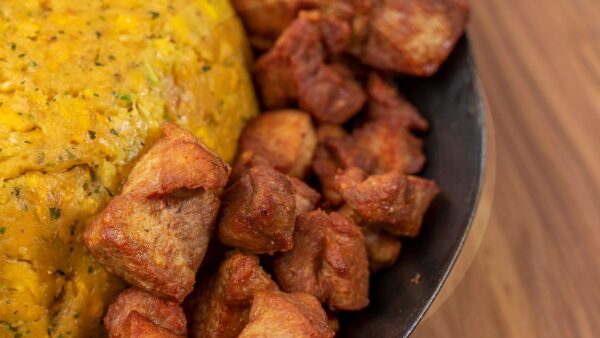 Trifongo con carne frita / Trifongo with fried beef tips